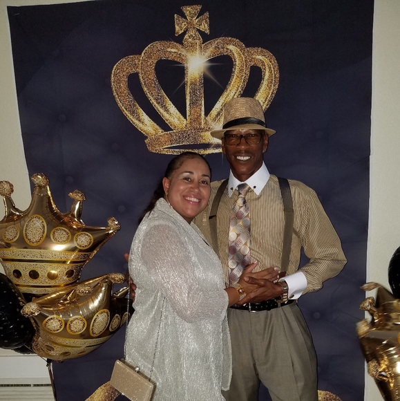 Meet your Posher, Ms R - Picture 1 of 4